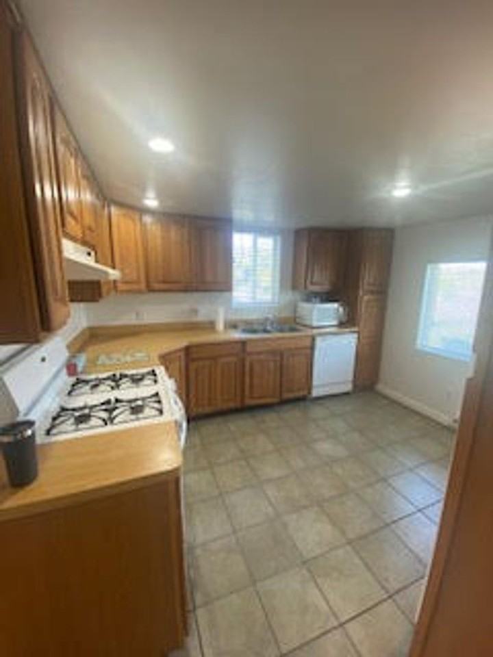 1405 Garfield Ave - Photo 6 of 32