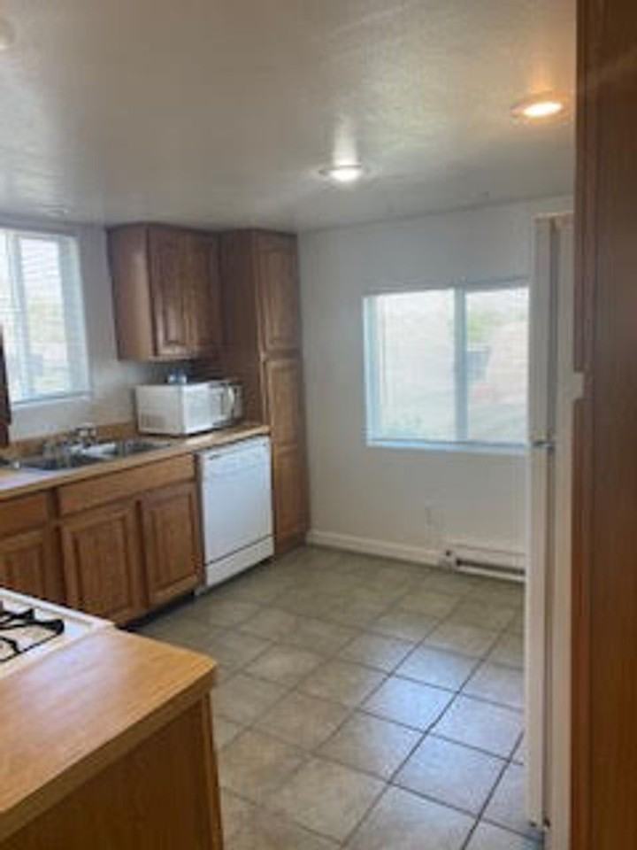 1405 Garfield Ave - Photo 7 of 32
