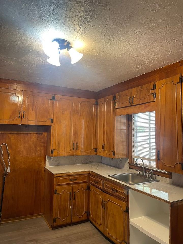 1066 Alta Vista Blvd - Photo 3 of 8