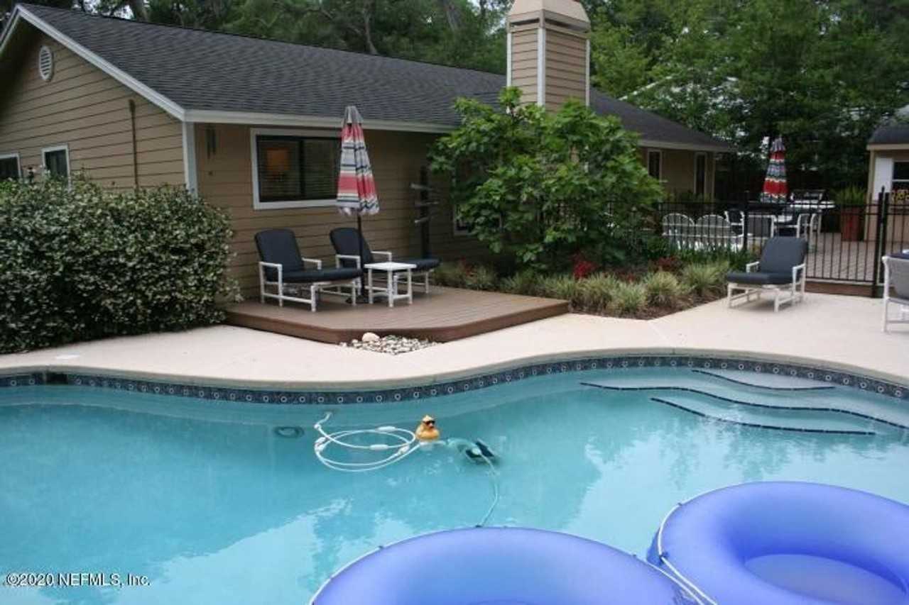 1841 Twelve Oaks Ln E - Photo 2 of 9