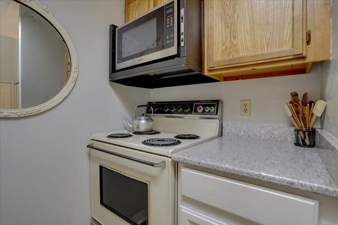 4721 Spine Rd #C - Photo 6 of 34