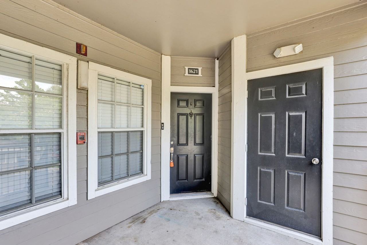 10000 Gate Parkway North #1621 - Photo 4 of 24