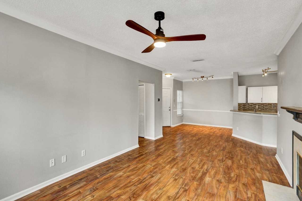 10000 Gate Parkway North #1621 - Photo 7 of 24