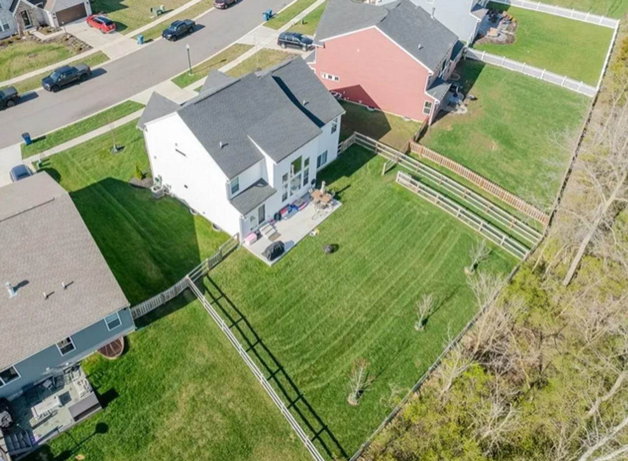 9064 Lakeside St - Photo 2 of 21