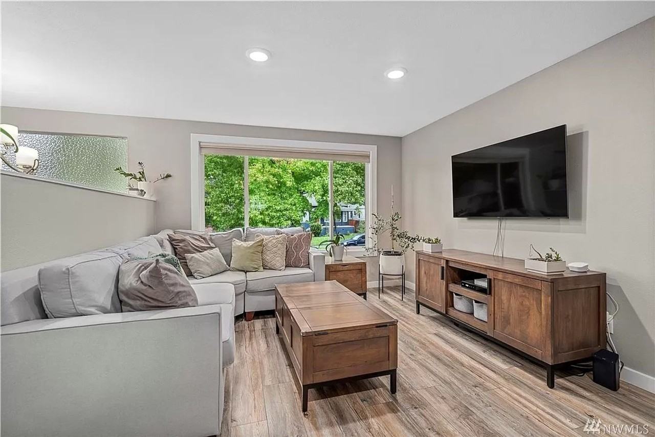 224 Martin Luther King Jr Way E - Photo 3 of 26