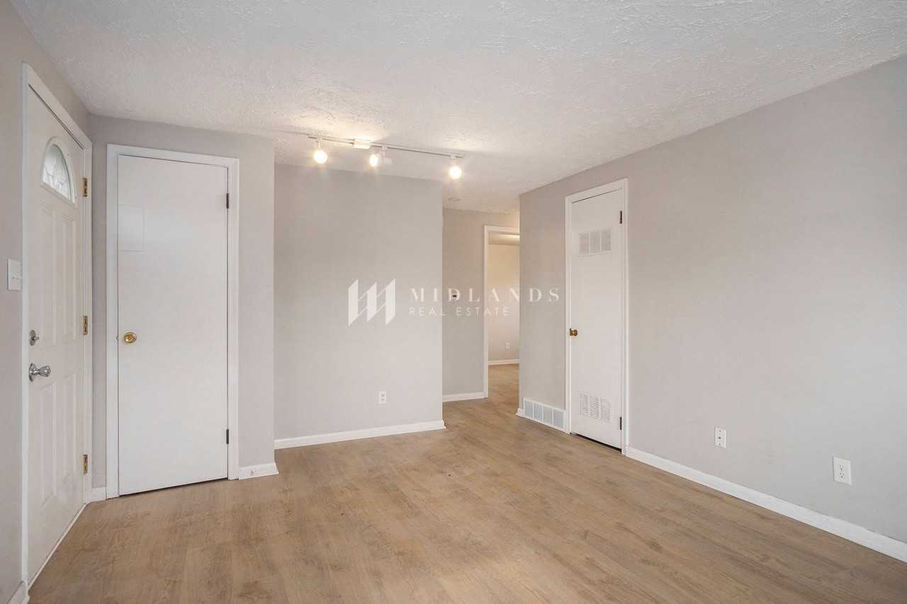 1708 Valley St - Photo 3 of 15