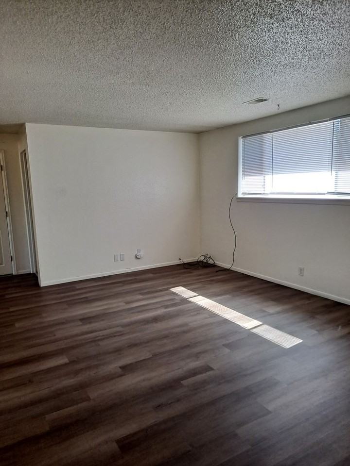 936-5 Molello #199-205 Bonnymede Rd - Photo 3 of 9