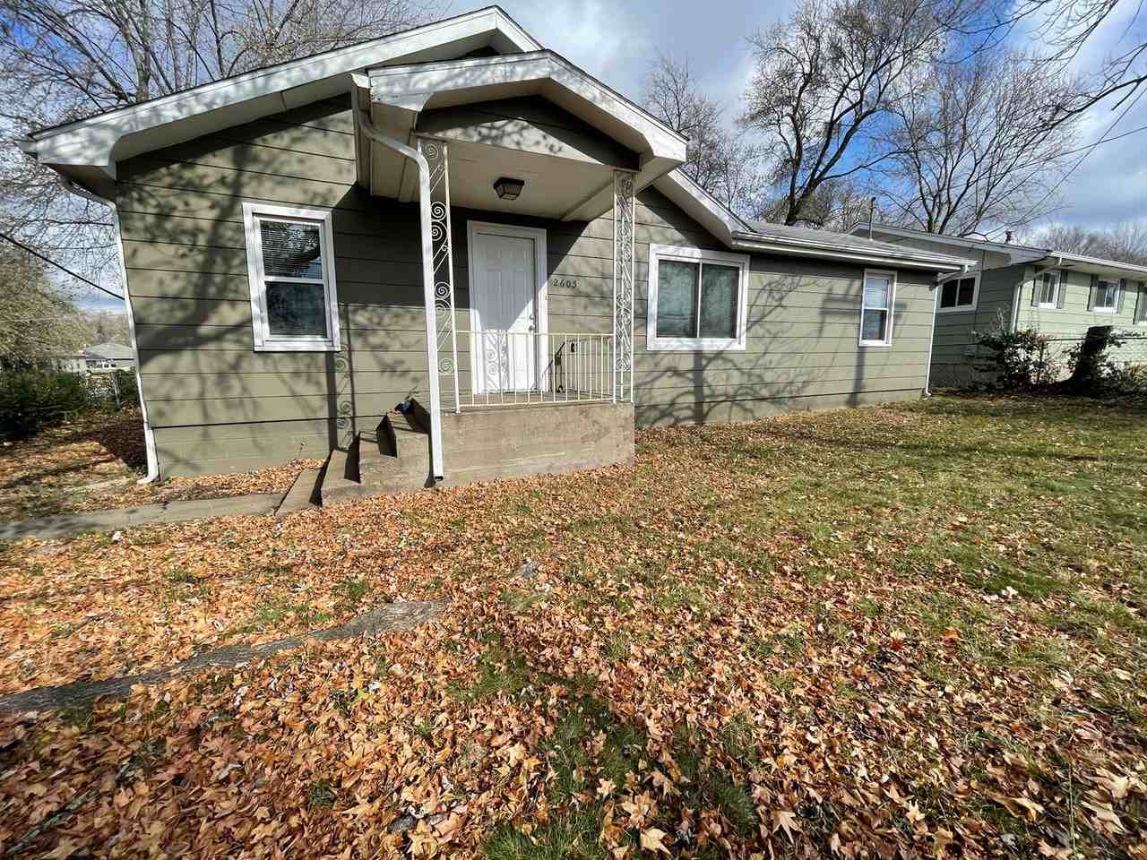 2605 E Division St - Photo 2 of 13