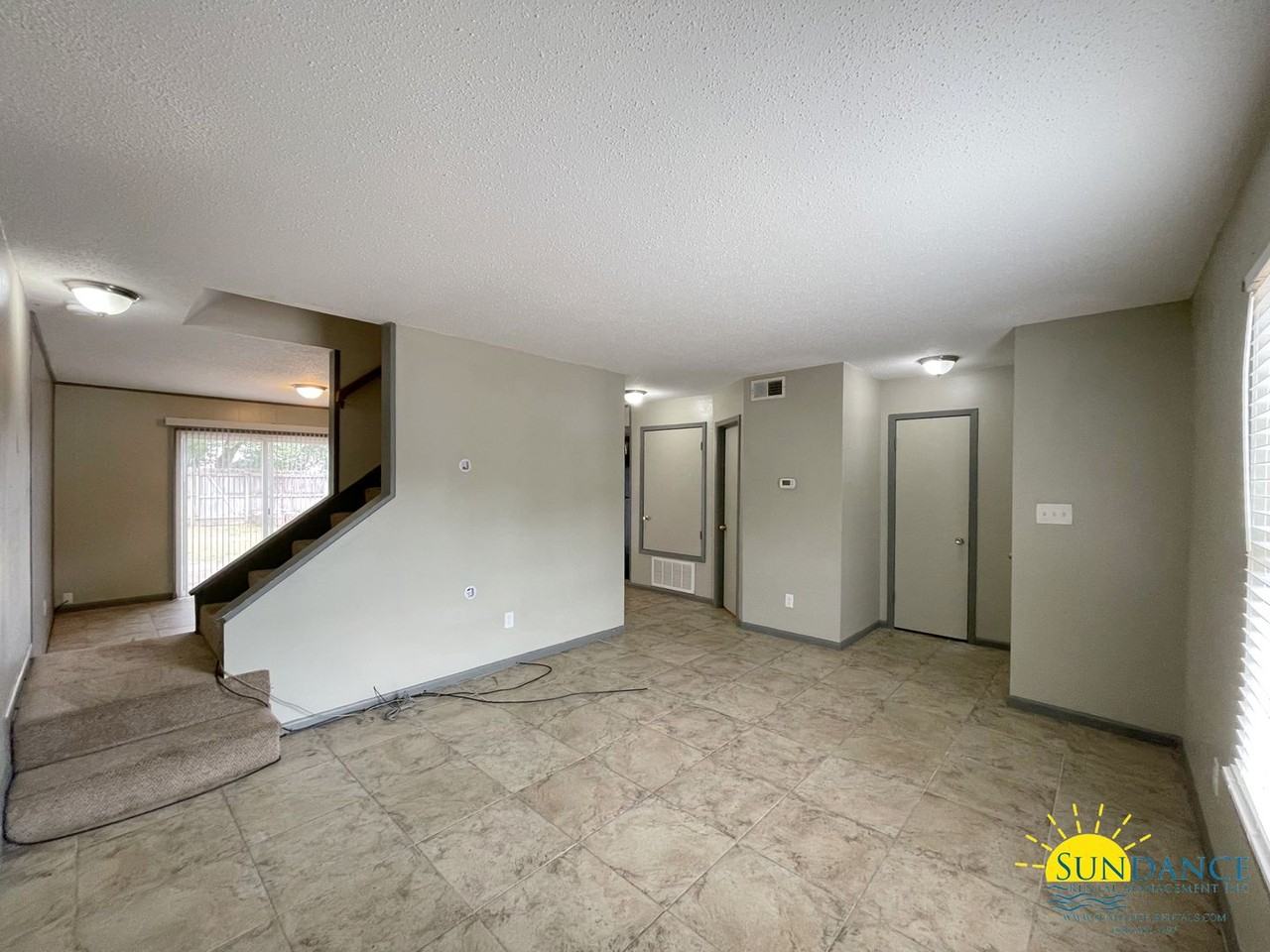 144 Valencia Dr - Photo 2 of 13