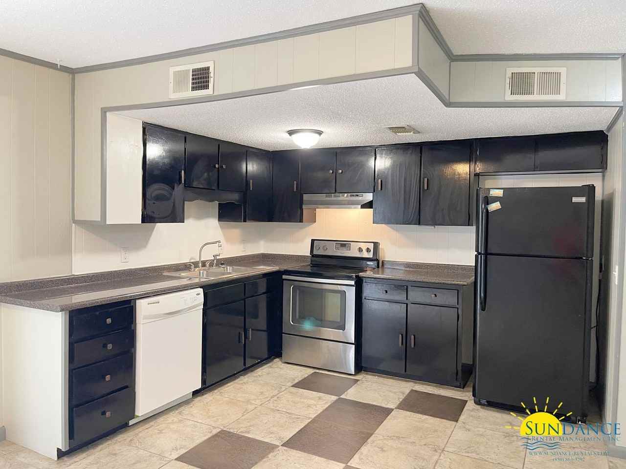 144 Valencia Dr - Photo 5 of 13