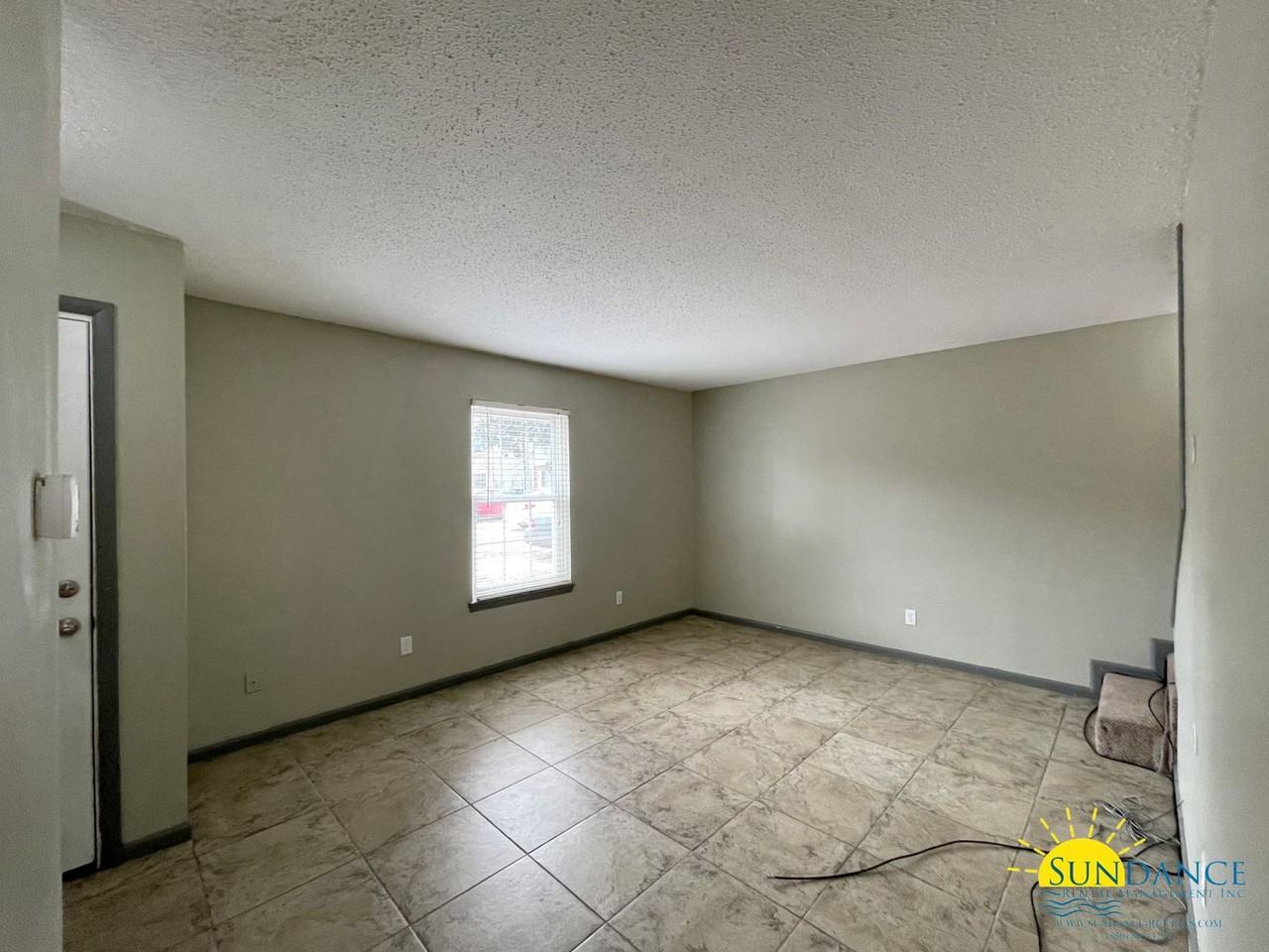 144 Valencia Dr - Photo 6 of 13