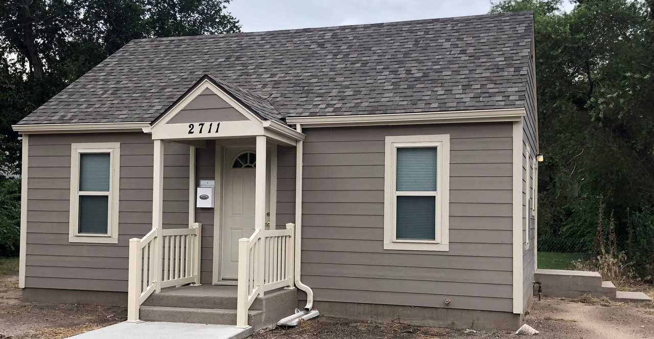 2711 12th St - Photo 2 of 17