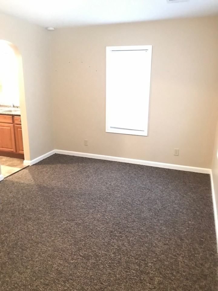 2711 12th St - Photo 3 of 17