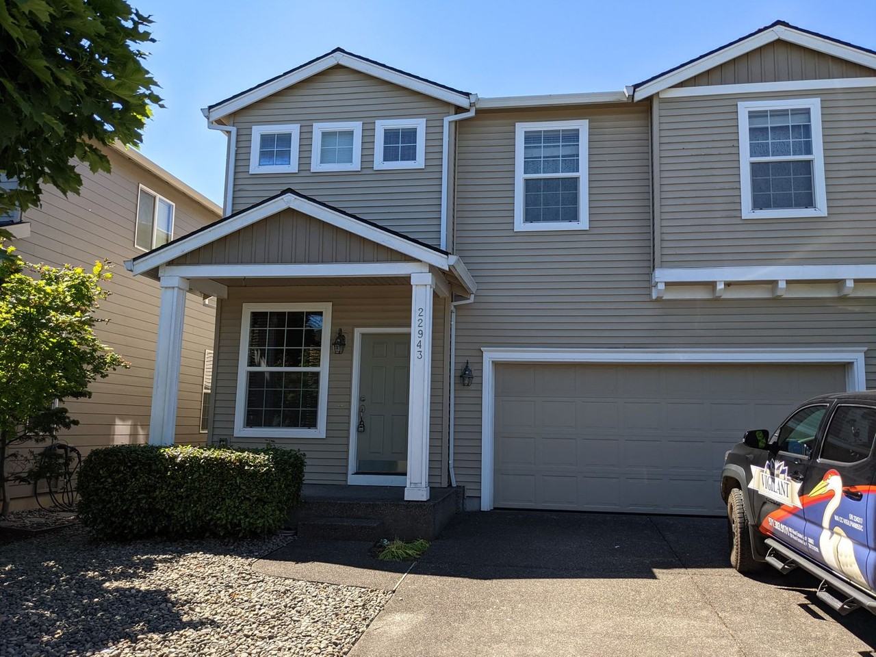 22943 Ne Pike St - Photo 3 of 17