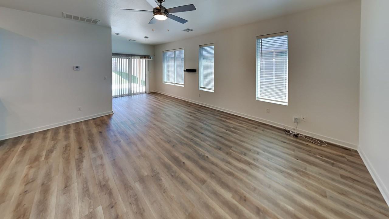 600 Nw 182nd St - Photo 4 of 18