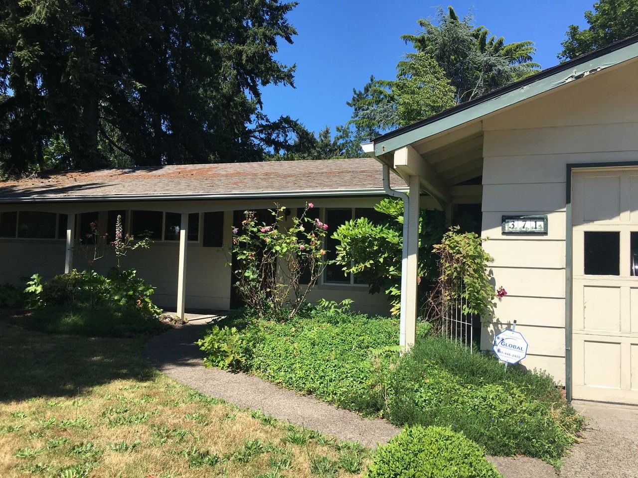 371 Ivanhoe Ave - Photo 2 of 14