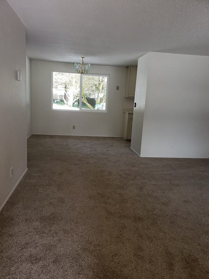 371 Ivanhoe Ave - Photo 3 of 14