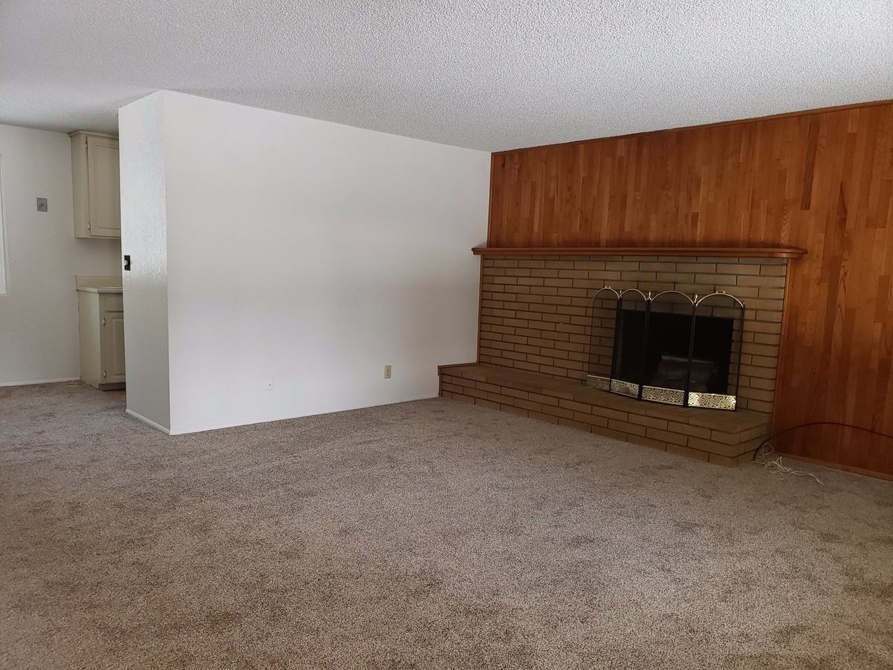371 Ivanhoe Ave - Photo 4 of 14