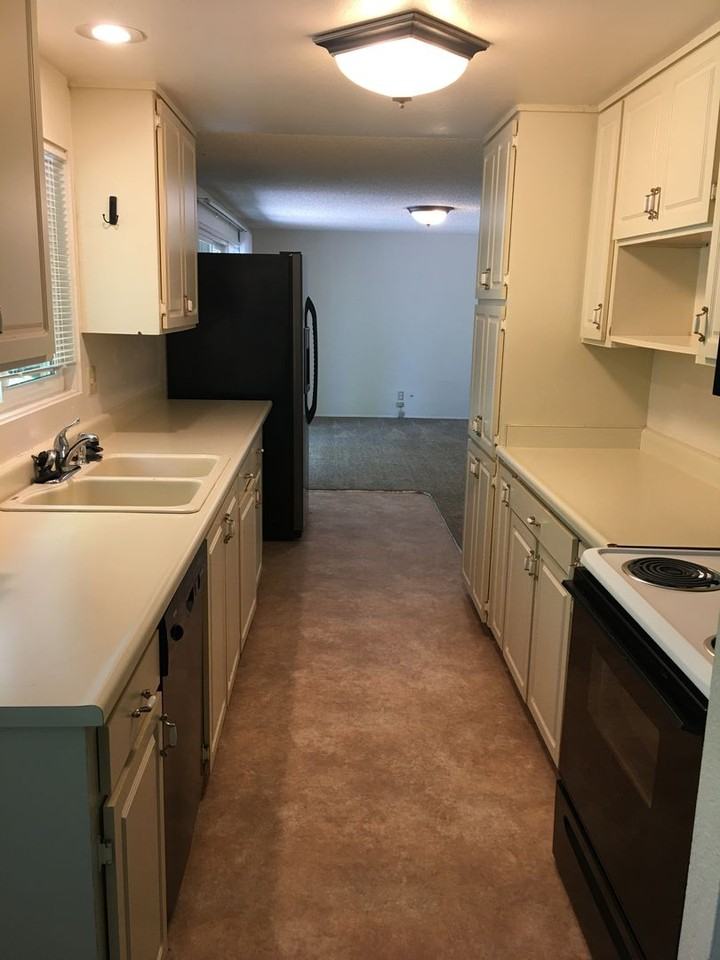 371 Ivanhoe Ave - Photo 5 of 14