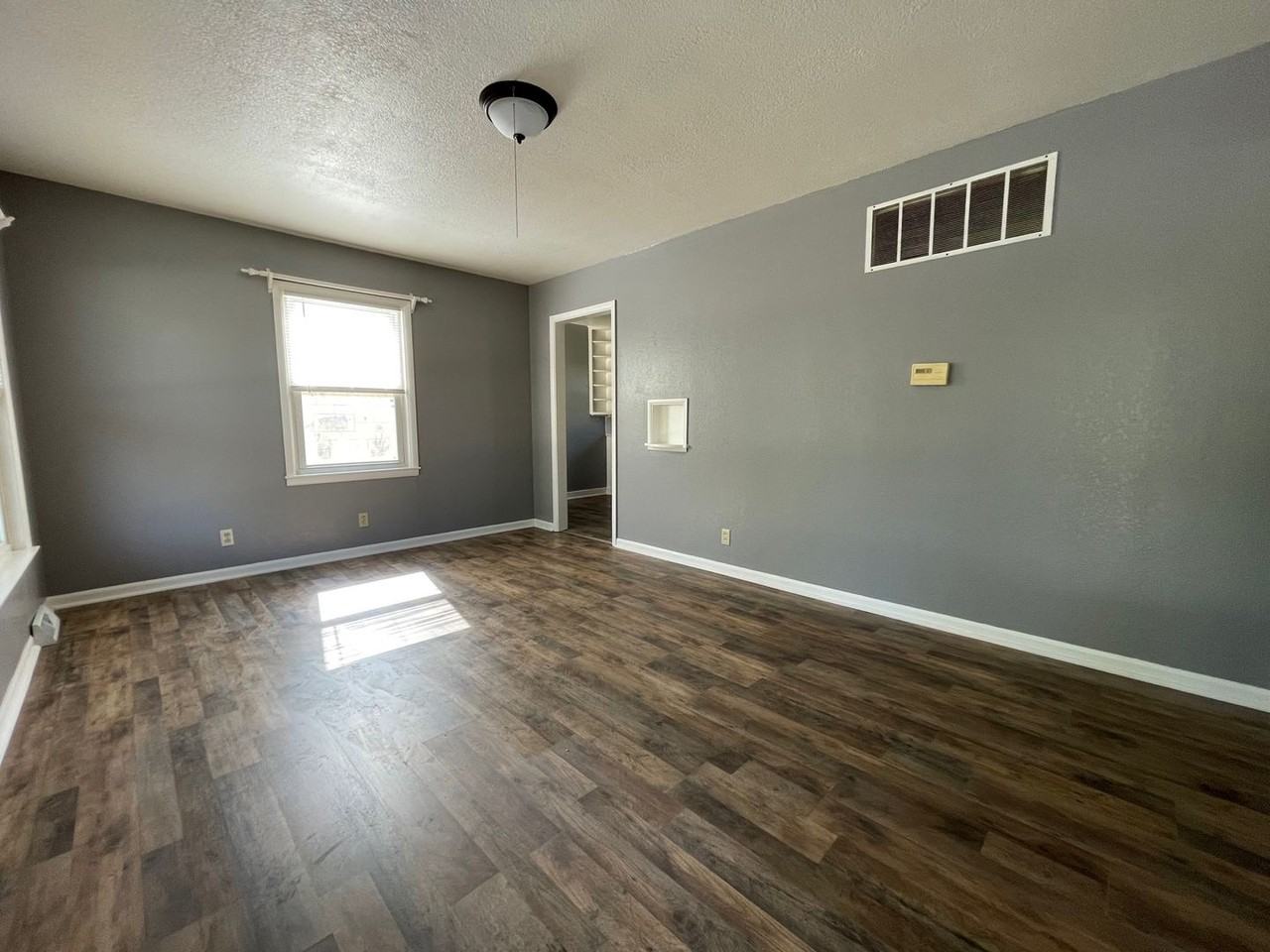 419 W Spruce St - Photo 2 of 11