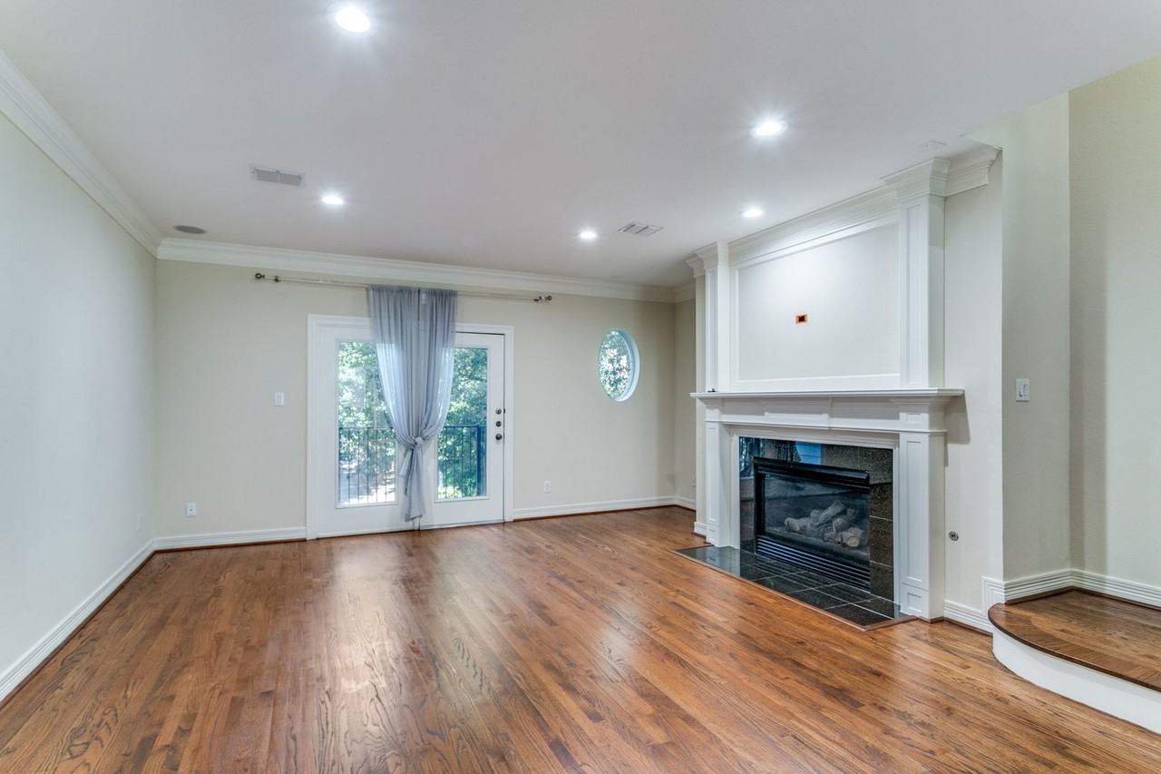 2502 Worthington St - Photo 2 of 12