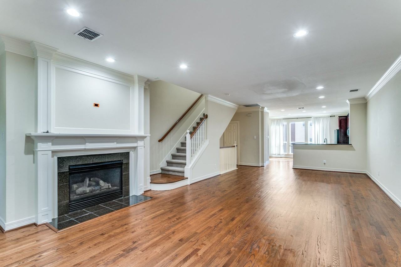 2502 Worthington St - Photo 3 of 12