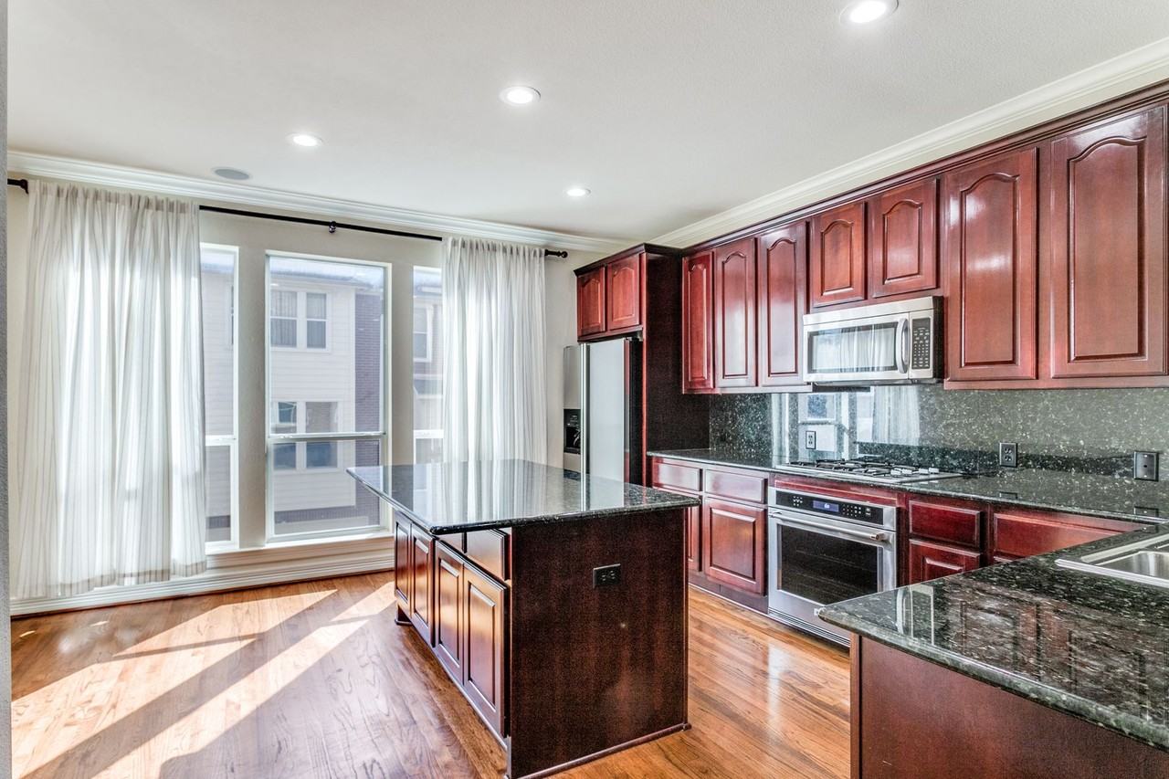 2502 Worthington St - Photo 6 of 12