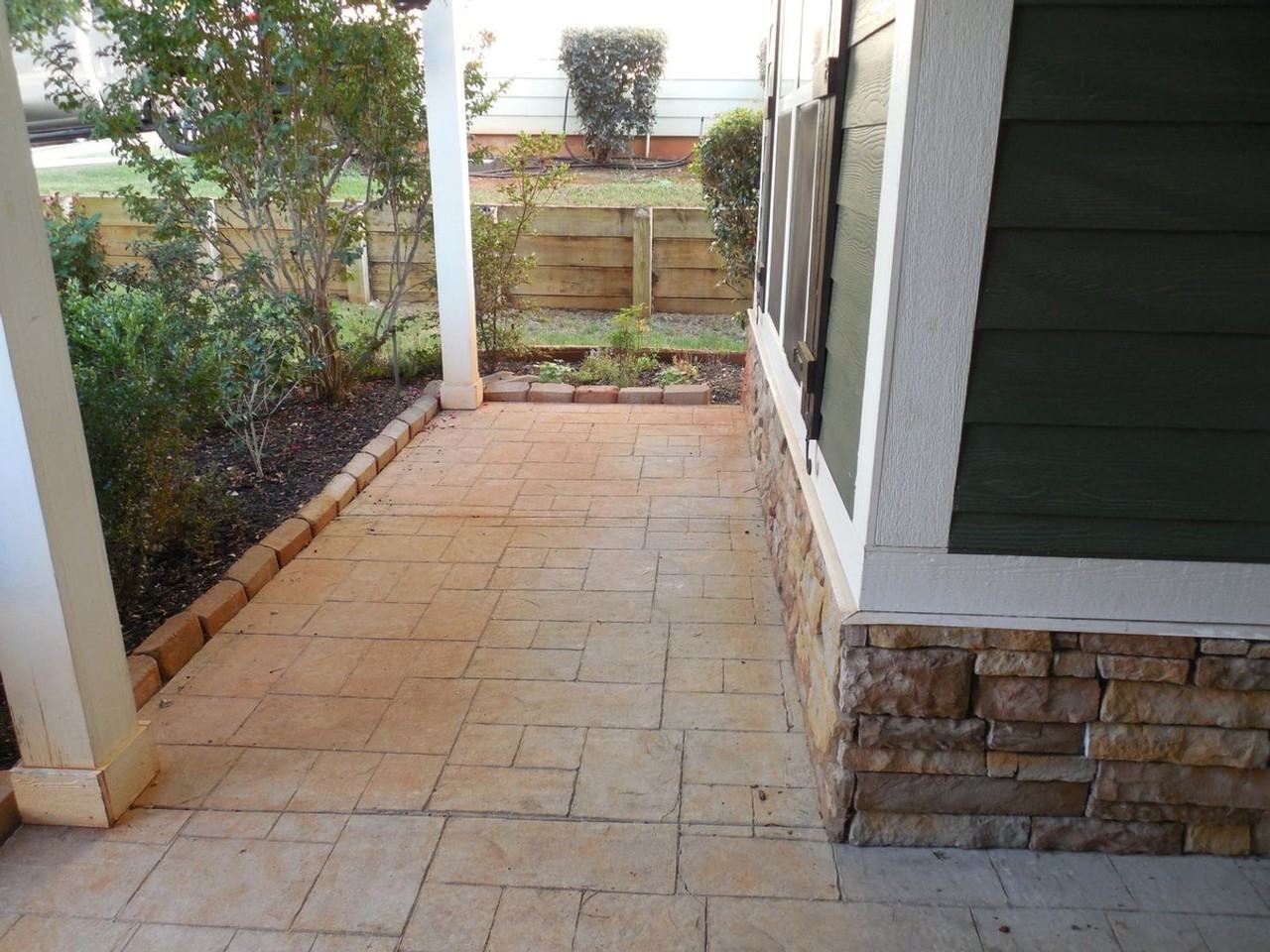 812 Herrington Dr - Photo 3 of 25