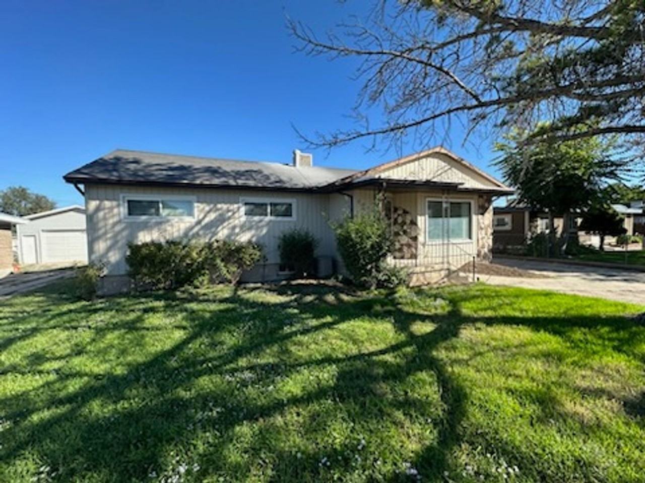 2928 W Lehi Dr - Photo 3 of 37