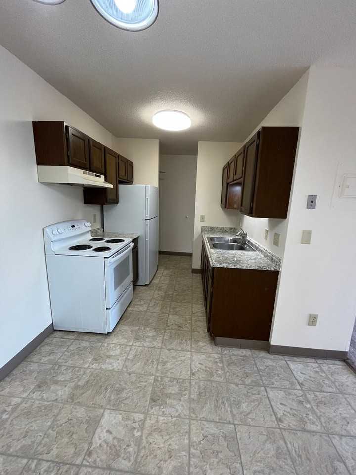 2501 Leonard St - Photo 5 of 16