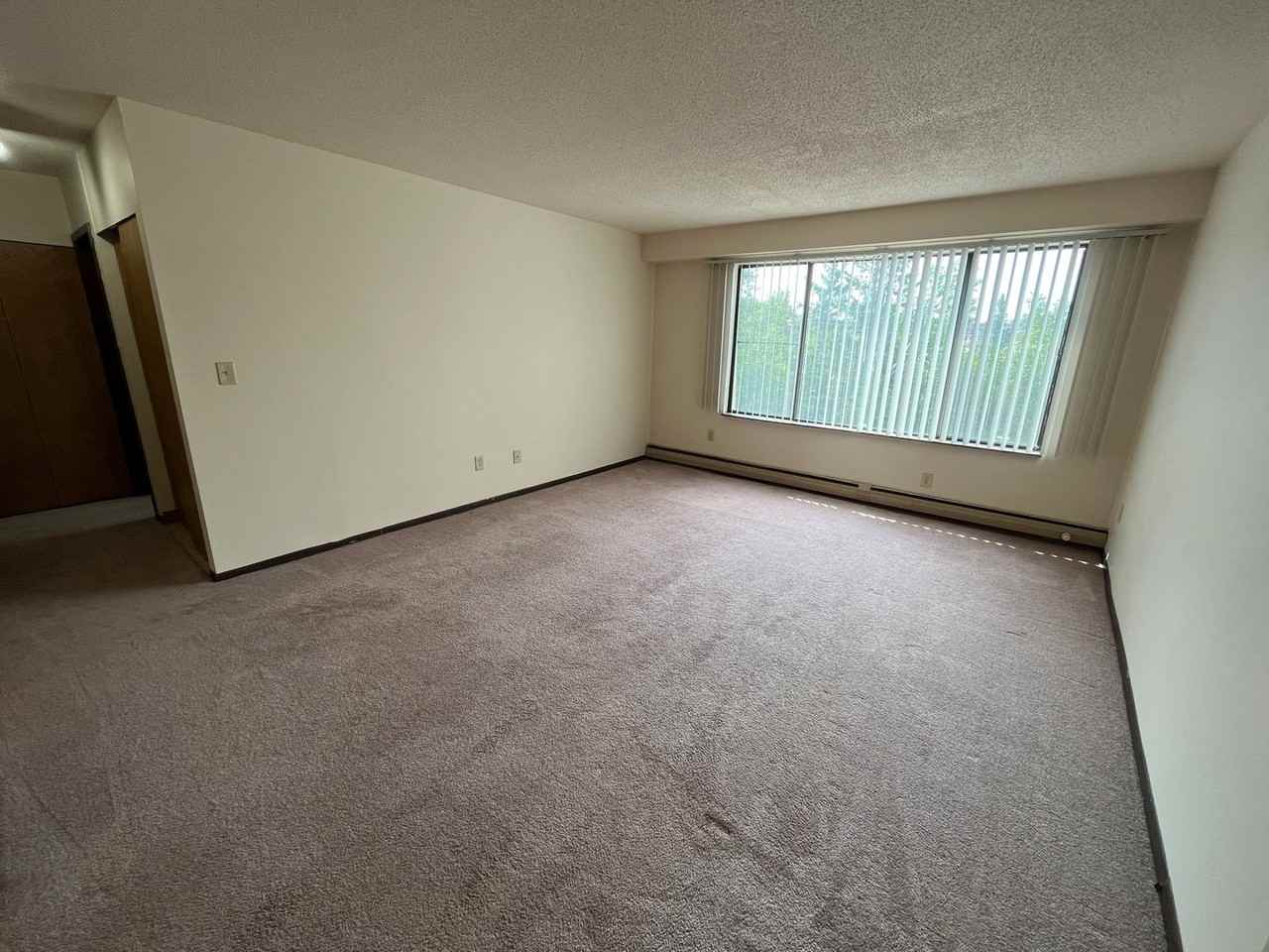 2501 Leonard St - Photo 7 of 16