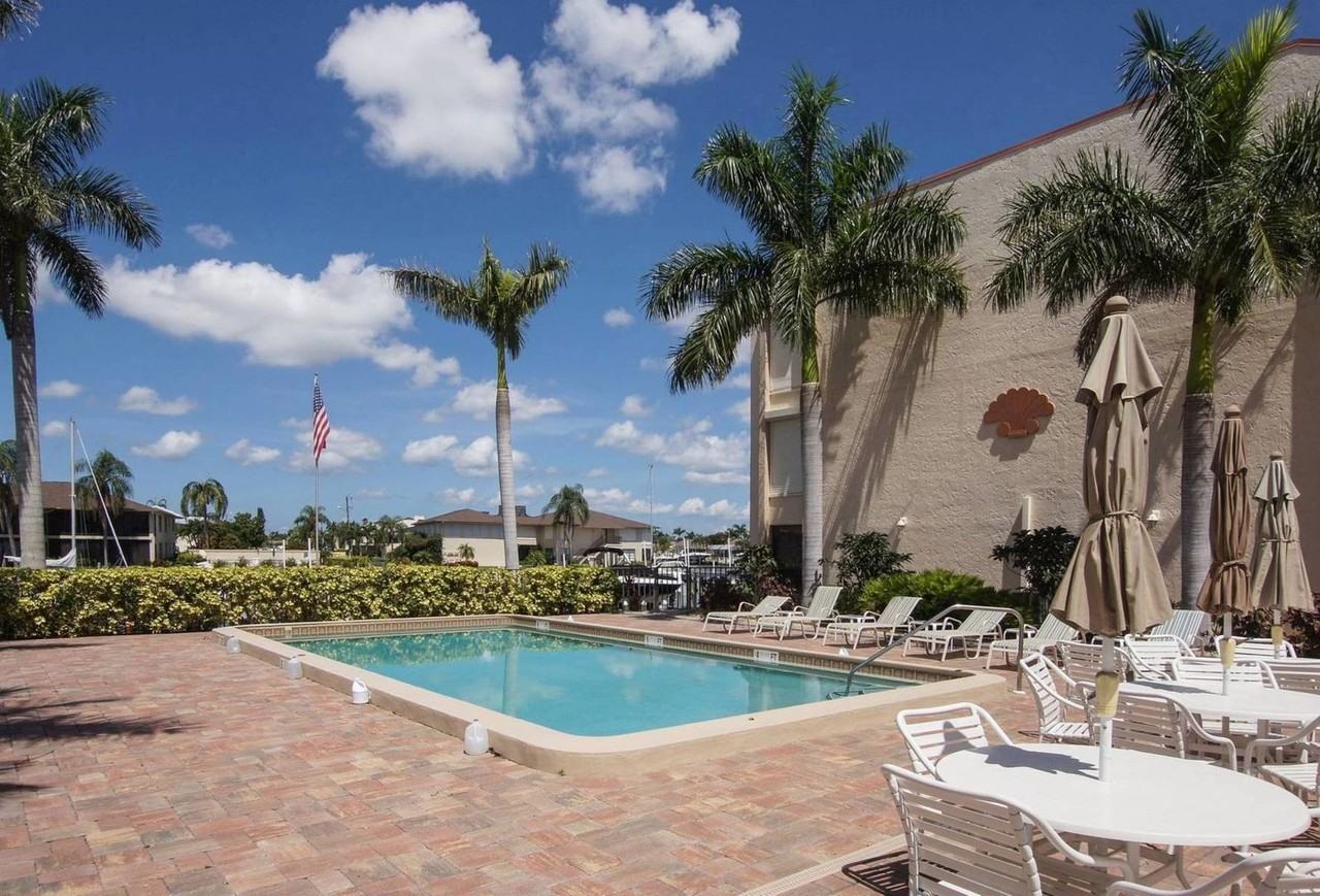 4010 Southeast 20th Place - Photo 2 of 27