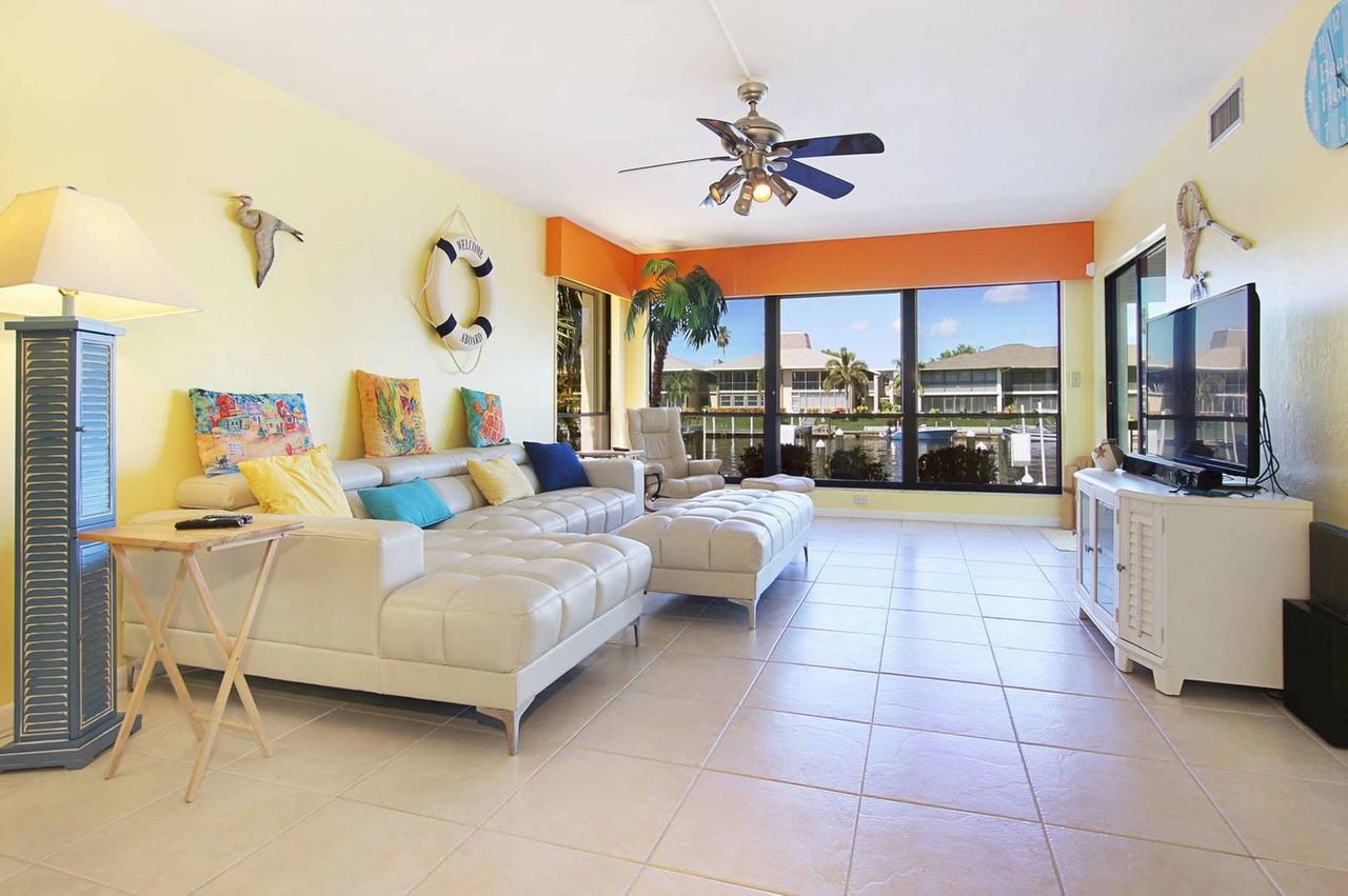 4010 Southeast 20th Place - Photo 3 of 27