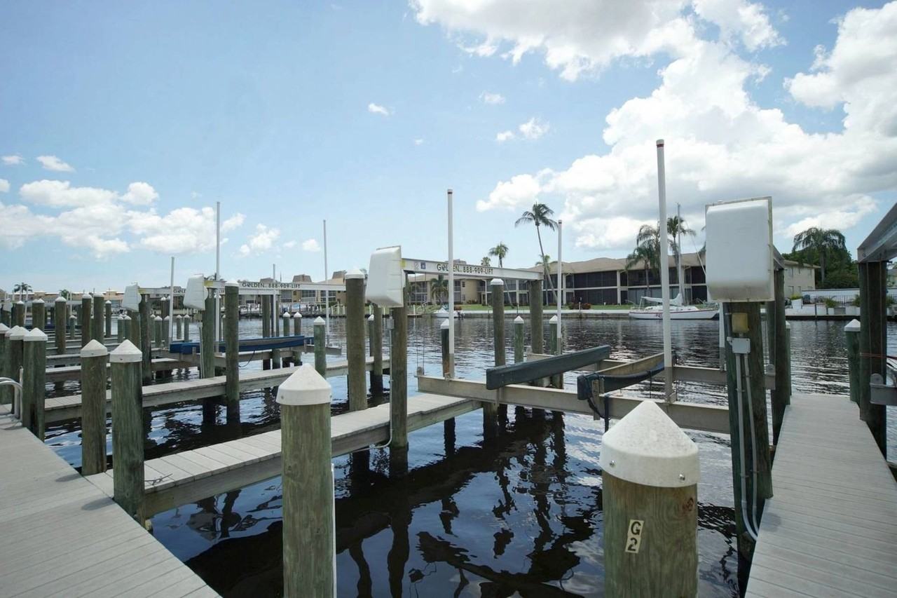 4010 Southeast 20th Place - Photo 4 of 27