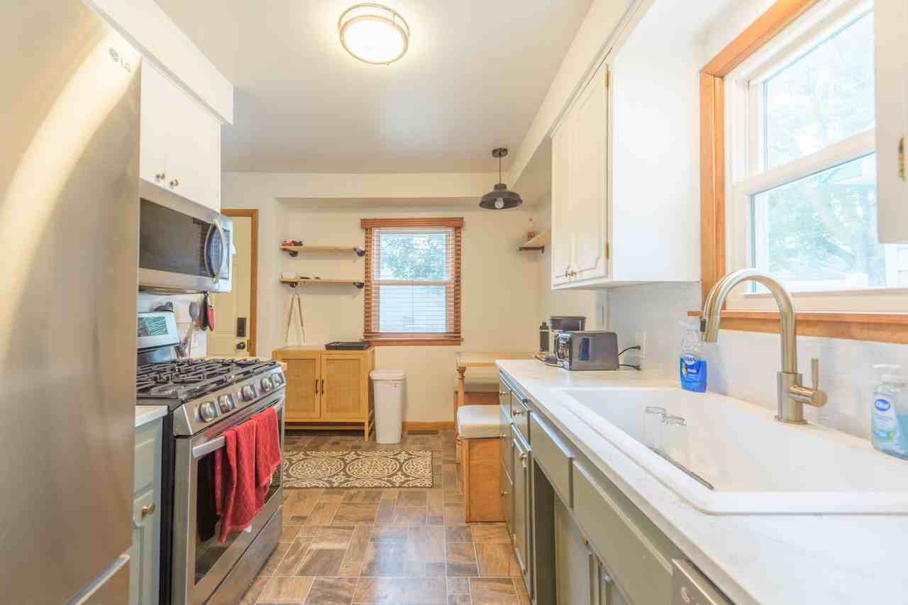 3243 Fillmore St Ne - Photo 3 of 25