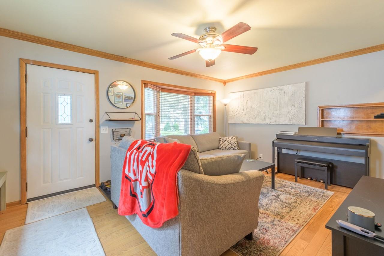 3243 Fillmore St Ne - Photo 4 of 25