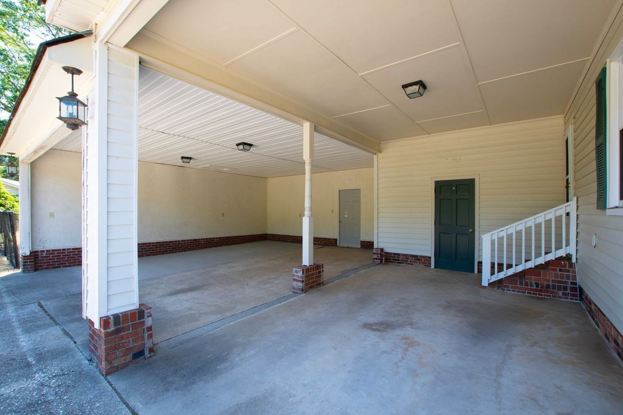 1440 Guffy Dr - Photo 3 of 35