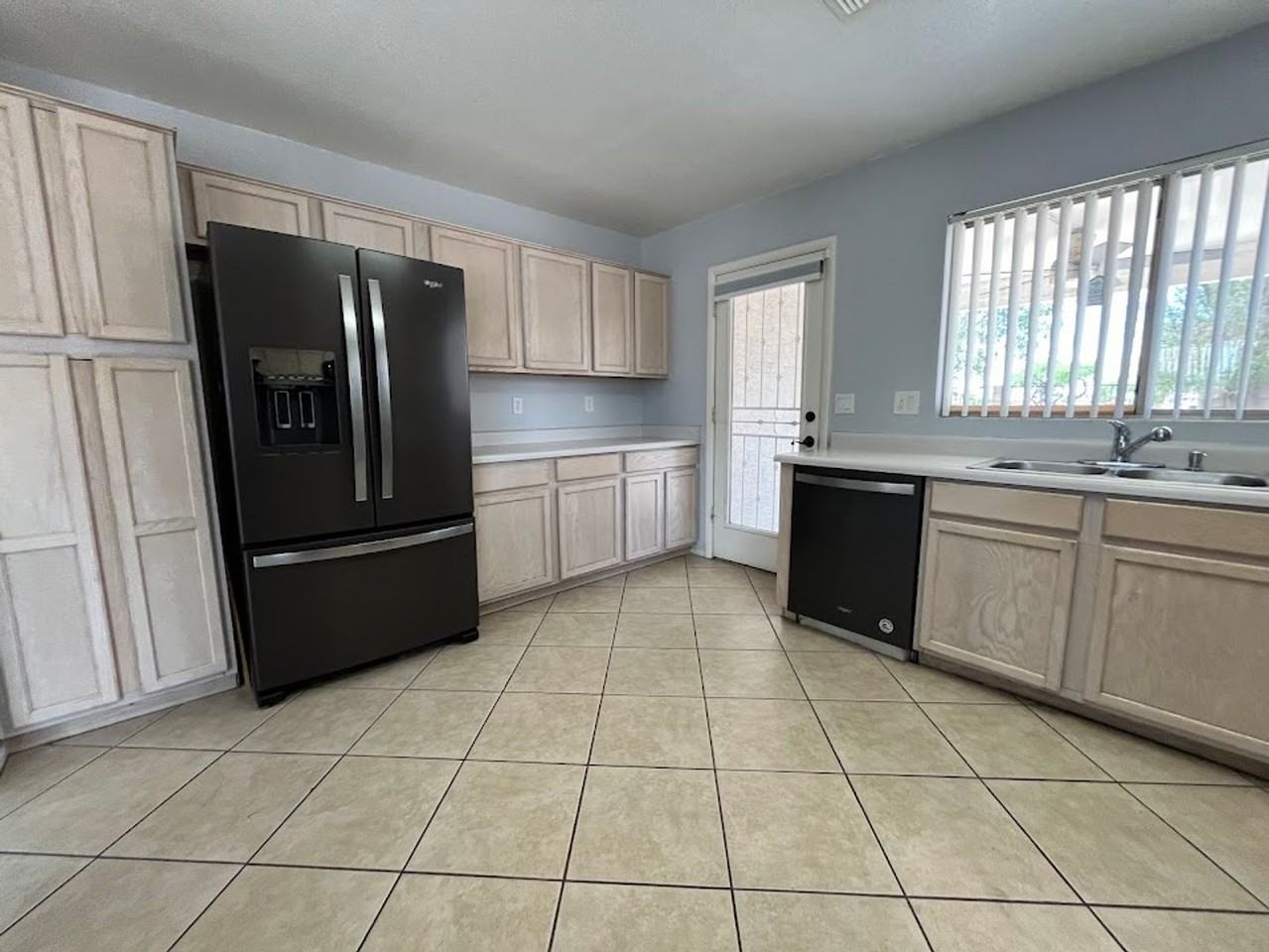 4518 North 84th Avenue - Photo 6 of 23