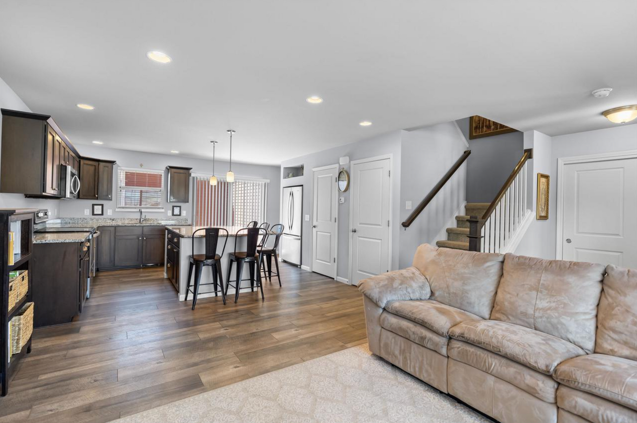9725 Watts Rd - Photo 5 of 19