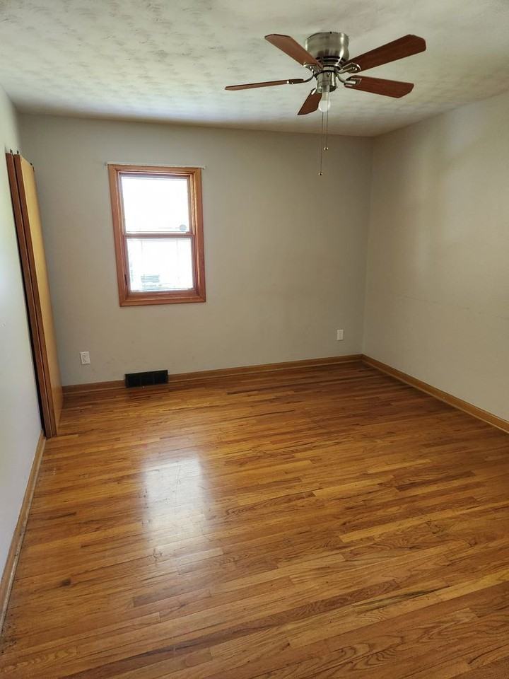 5218 Q St - Photo 7 of 11