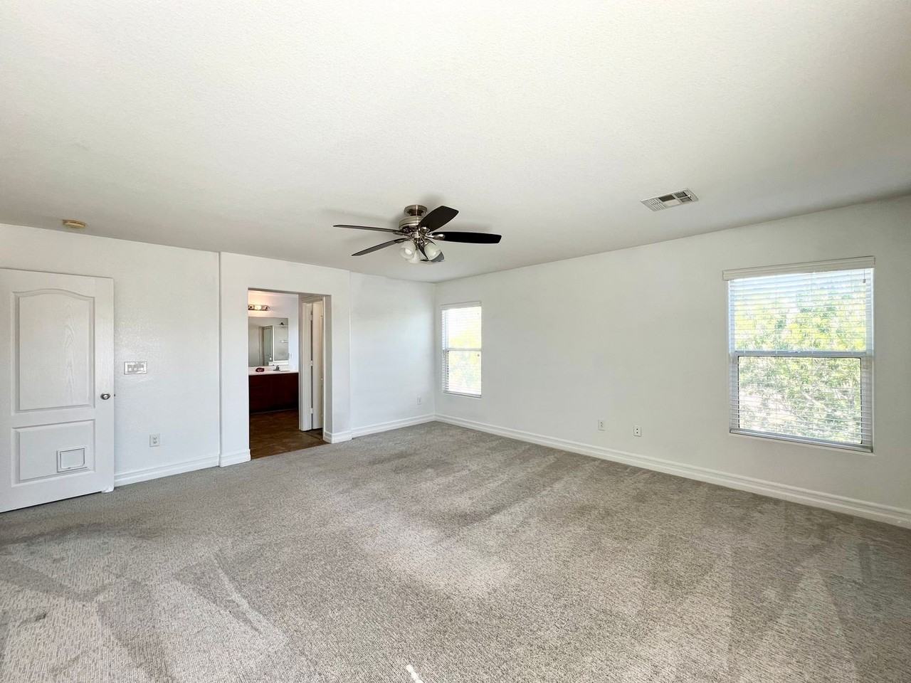 4212 Cape Eagle Ave - Photo 3 of 14