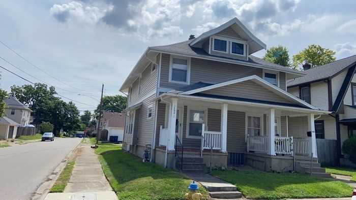 1300 Carlisle Ave - Photo 2 of 40