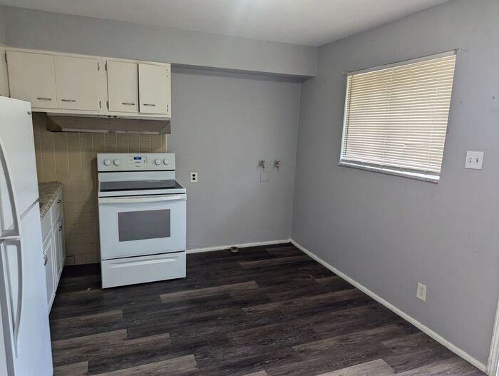 10004 Stimson Dr - Photo 3 of 6