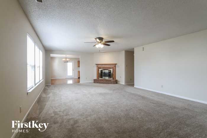 9192 Huntleigh Cir - Photo 2 of 15