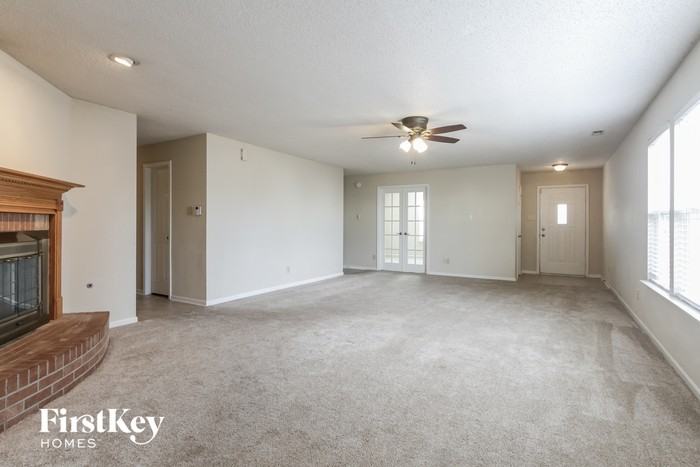 9192 Huntleigh Cir - Photo 3 of 15