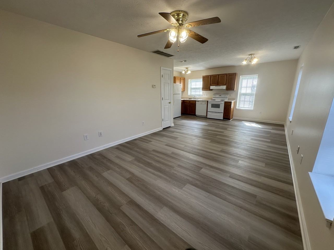 836 Barbara St #B - Photo 2 of 10