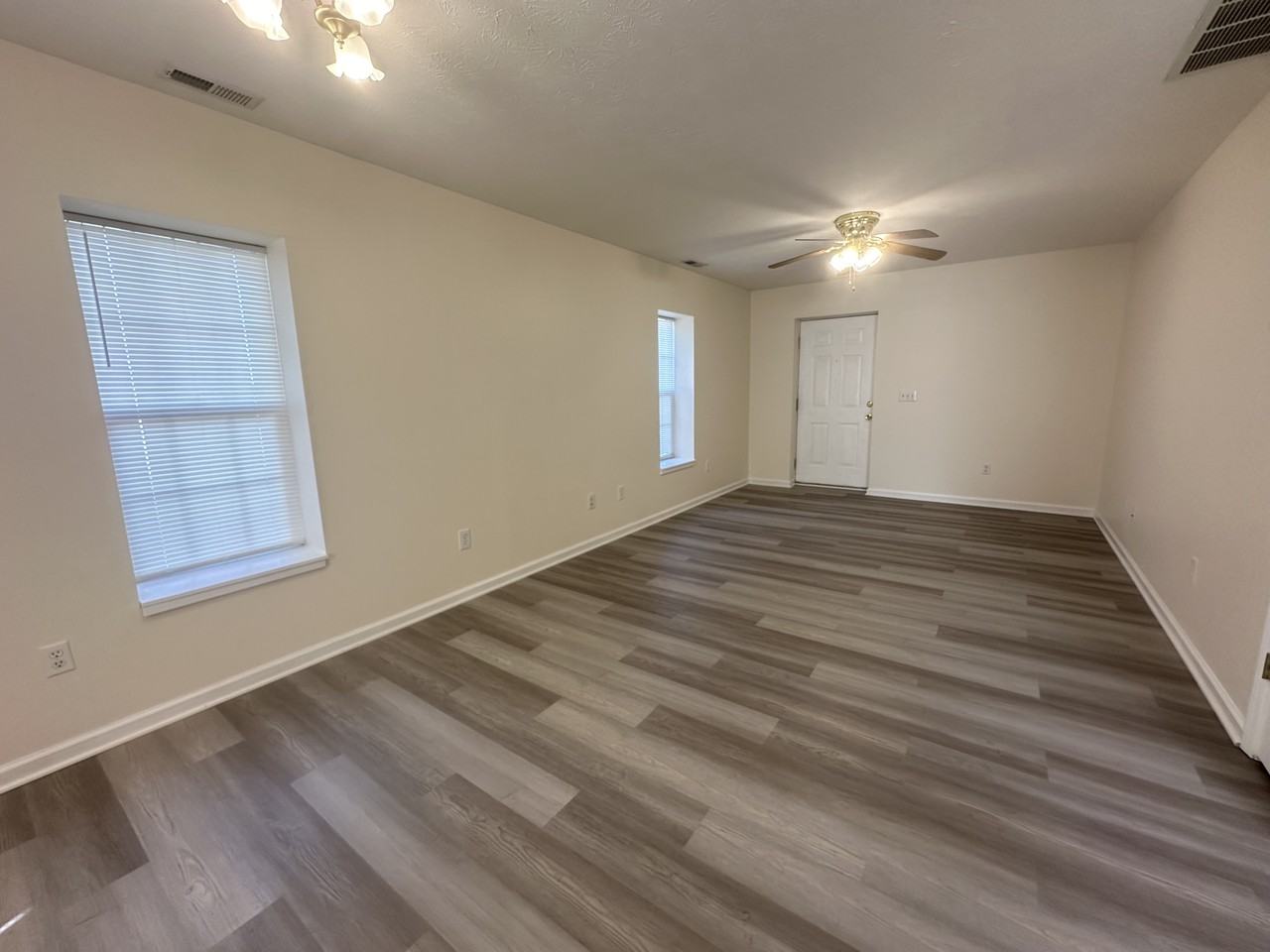 836 Barbara St #B - Photo 3 of 10