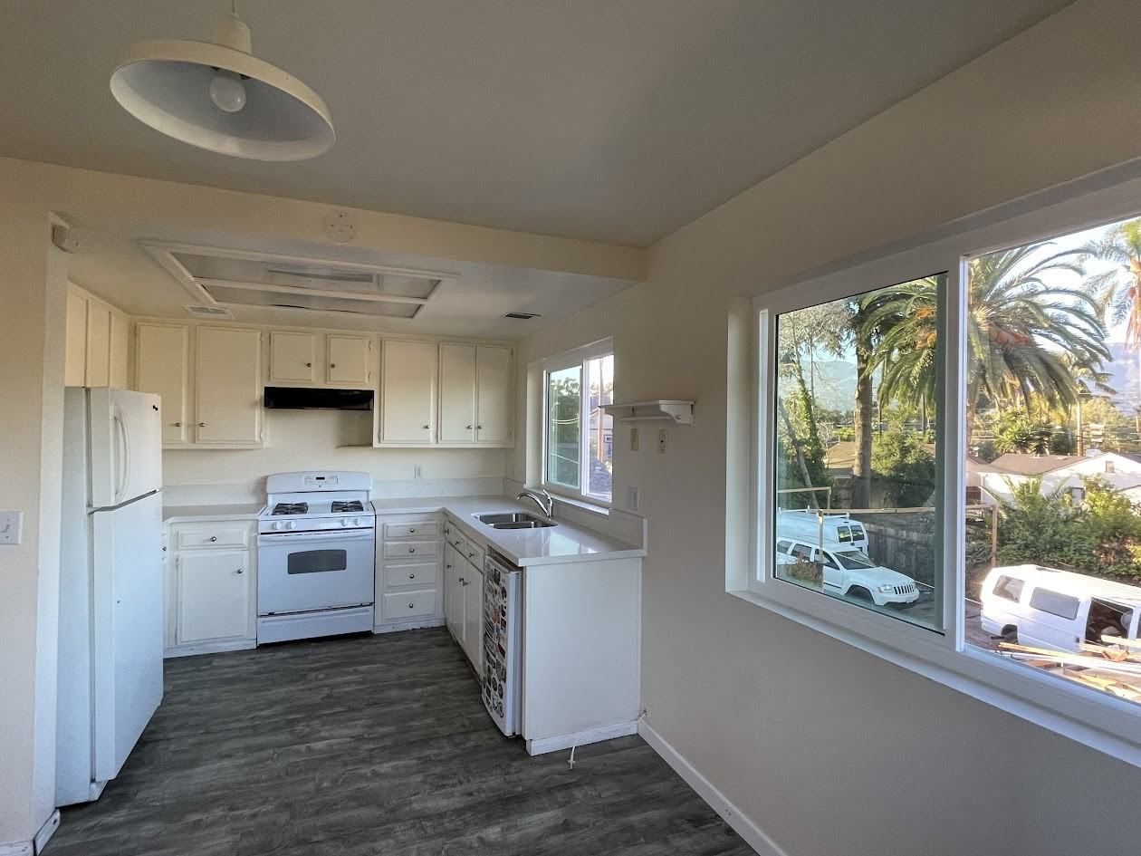 517 W Gutierrez St - Photo 2 of 14