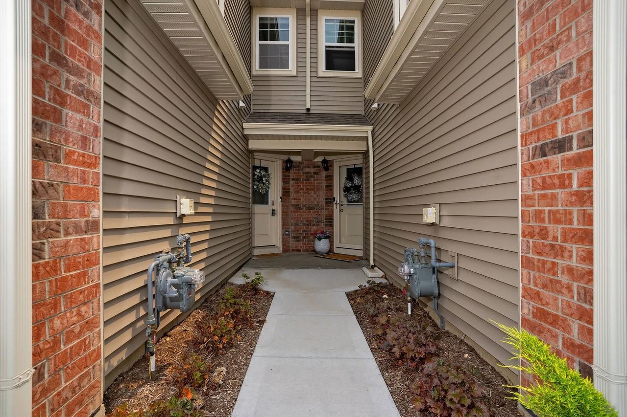 Amber Dr #1157 - Photo 2 of 20