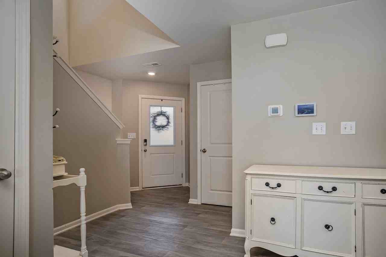 Amber Dr #1157 - Photo 4 of 20